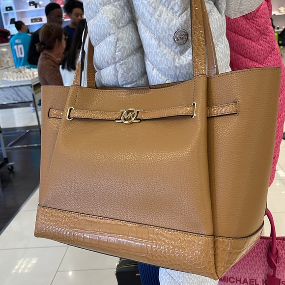 MICHAEL KORS
Reed Large Leather Belted Satchel Shoulder Tote Handbag 
Deer NWT - Picture 16 of 16